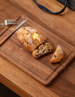 Planche-en-bois-pour-couper-le-pain