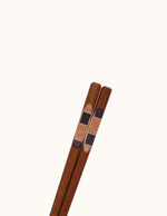 baguette-chinoise-en-bois-bleu-et-blanc