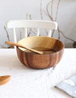 bol-en-bois-pour-le-petit-dejeuner