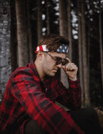 mannequin-homme-avec-des-lunettes-en-bois-naturel