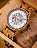 montre-automatique-realise-en-olivier-massif