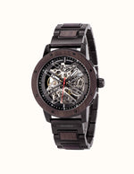 montre-avec-mecanisme-aparent-sur-le-cadran