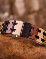 montre-de-foemr-hexagonale-avec-du-bois