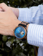 montre-en-bois-automatique-avec-cadran-bleute