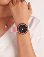 montre-en-bois-avec-bracelet-en-latex-rose