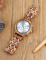montre-en-bois-avec-cadran-argentee