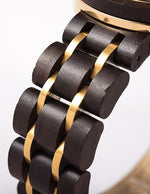 montre-en-bois-avec-de-l-or-et-des-pierres-precieuses