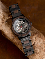 montre-en-bois-avec-lunette-en-noyer-massif-de-premire-facture