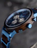 montre-en-bois-bleu-et-noir