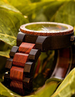 montre-en-bois-de-santal-rouge