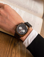 montre-fait-avec-un-bois-noir-africain