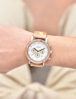 montre-sur-un-poignet-masculin