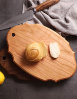 planche-a-decouper-en-bois-clair