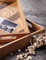 plateau-de-service-avec-des-poignets