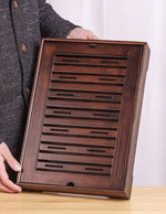 plateau-en-bois-pour-le-service-du-the