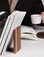 serre-livres-fabriquee-en-bois-europeen