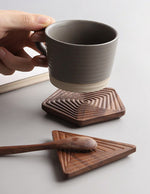 sous-verre-en-bois-de-forme-geometrique