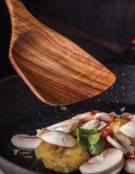 spatule-pour-retourner-les-aliments